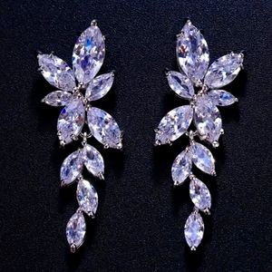 NWT Classic Shiny Olive Branch Shape White Zircon Dangle Earrings Dinner